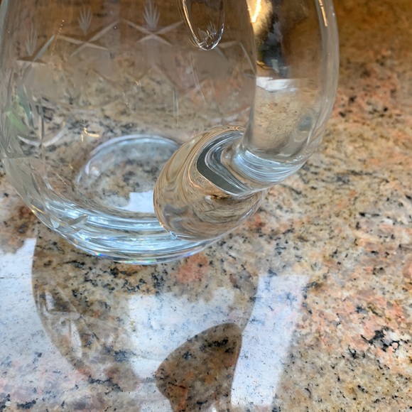 PEAR shaped PITCHER- CRYSTAL pitcher 
Hand-blown and flower etched. - Picture 5 of 10